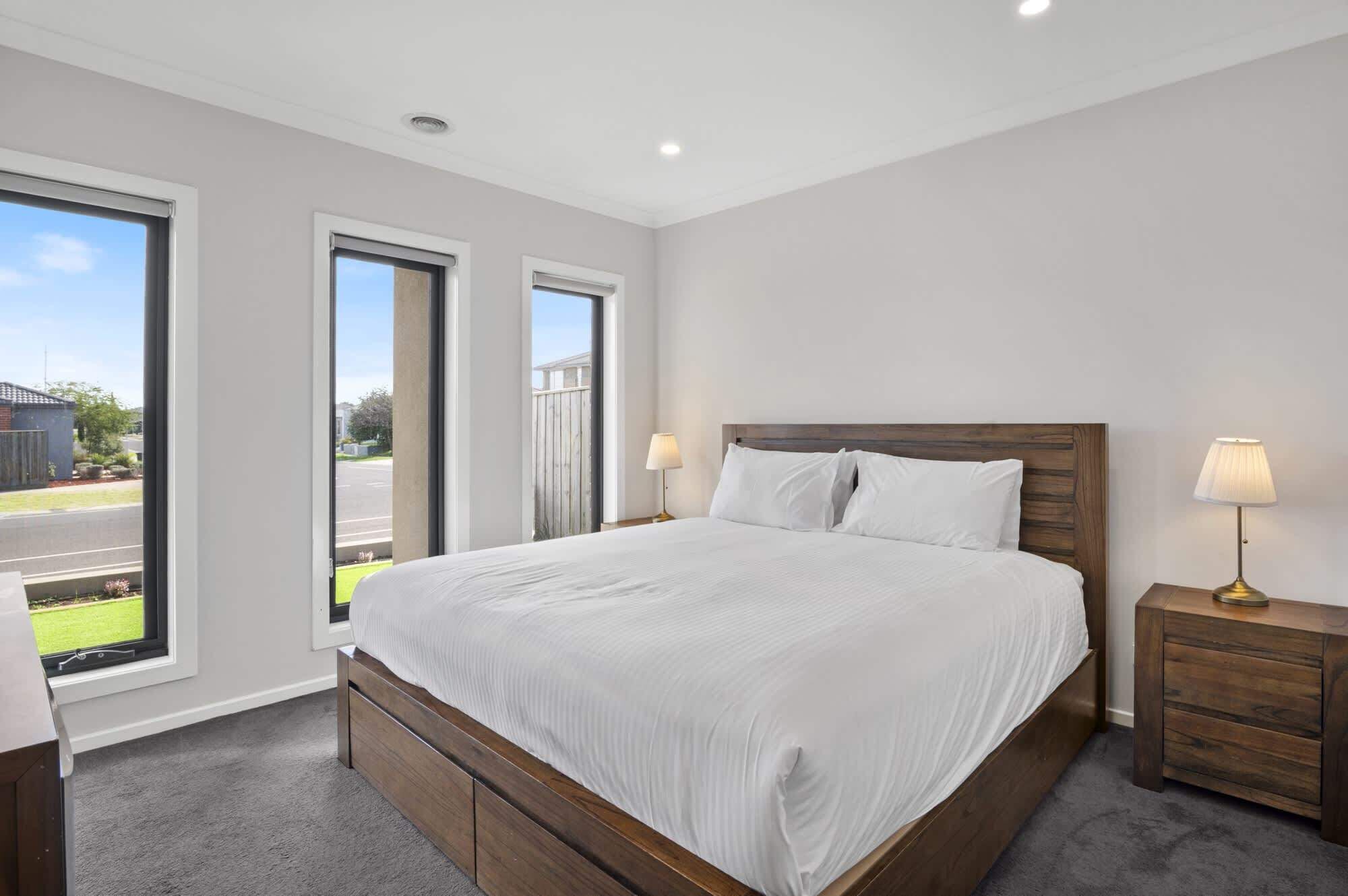 4 bedrooms, iron/ironing board, WiFi, bed sheets