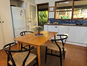 Dining - Island retreat - escape the hustle and bustle of city living (Scotland Island)