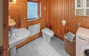 Shower, hair dryer - Nice home in Rødby with WiFi (Rødby)