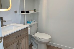 Ducha, secador de pelo y toallas