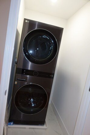 Interior - Luxe 2BR Apt. w/ backyard Near Airport + Hospital (Newark)