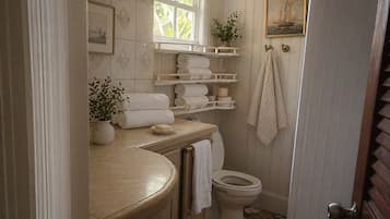 Cottage, 2 Bedrooms, Non Smoking, Balcony | Bathroom
