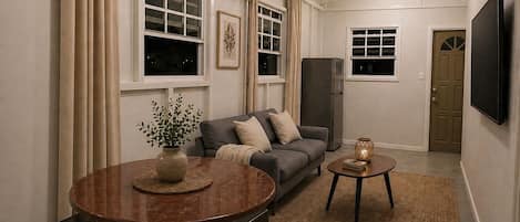 Cottage, 2 Bedrooms, Non Smoking, Balcony | Interior