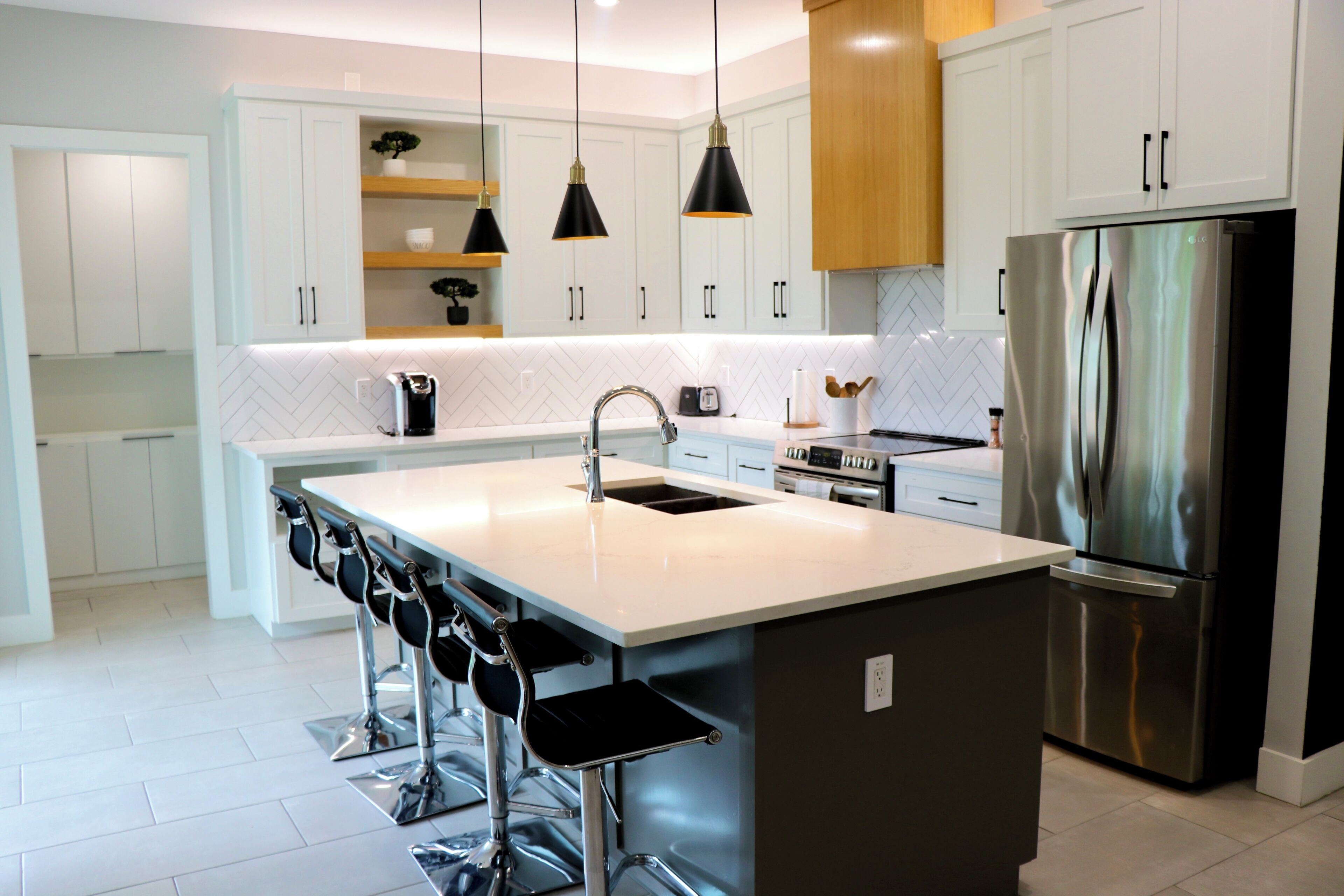 Fridge, microwave, oven, dishwasher