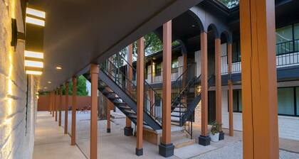 Gated 2BR Retreat • Cherry Street + Downtown Tulsa • Pet Friendly