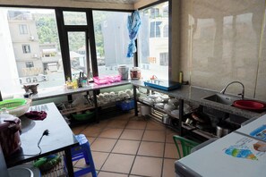 Private kitchen - 12 Ao Ca Hotel (Bãi Cháy)