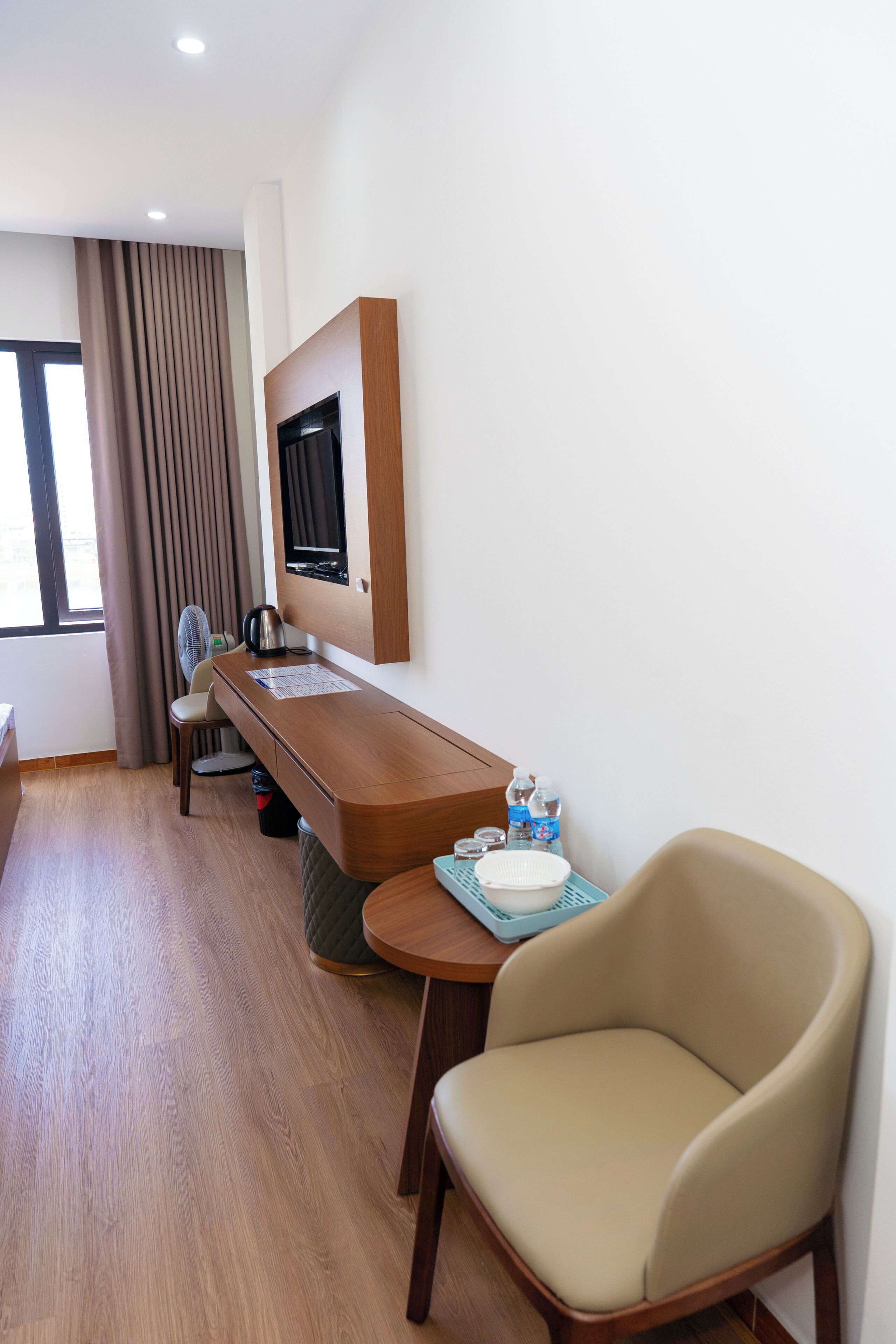Luxury-Vierbettzimmer, Seeblick | Fernseher