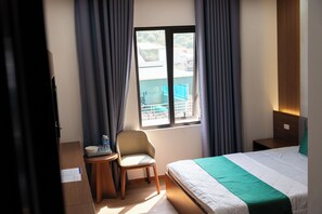 Luxury-Doppelzimmer, Stadtblick | Hochwertige Bettwaren, Betten mit Memory-Foam-Matratzen