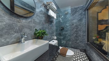 Superior-Doppelzimmer | Badezimmer | Dusche, Haartrockner, Handtücher, Seife