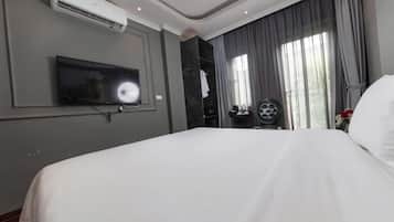 Junior Double Room, City View | In-room safe, free WiFi