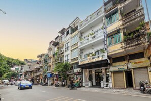 Front of property - Ensora Hotel & Travel (Hanoi)