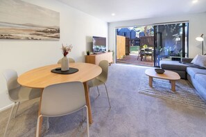 TV - City Comfort with Carpark - Walk to Hagley Park (Christchurch)