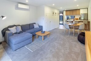TV - City Comfort with Carpark - Walk to Hagley Park (Christchurch)