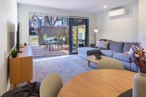 TV - City Comfort with Carpark - Walk to Hagley Park (Christchurch)