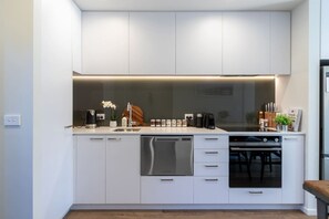 Fridge, microwave, oven, stovetop - City Family Stay | Baby Ready + Carpark (Christchurch)
