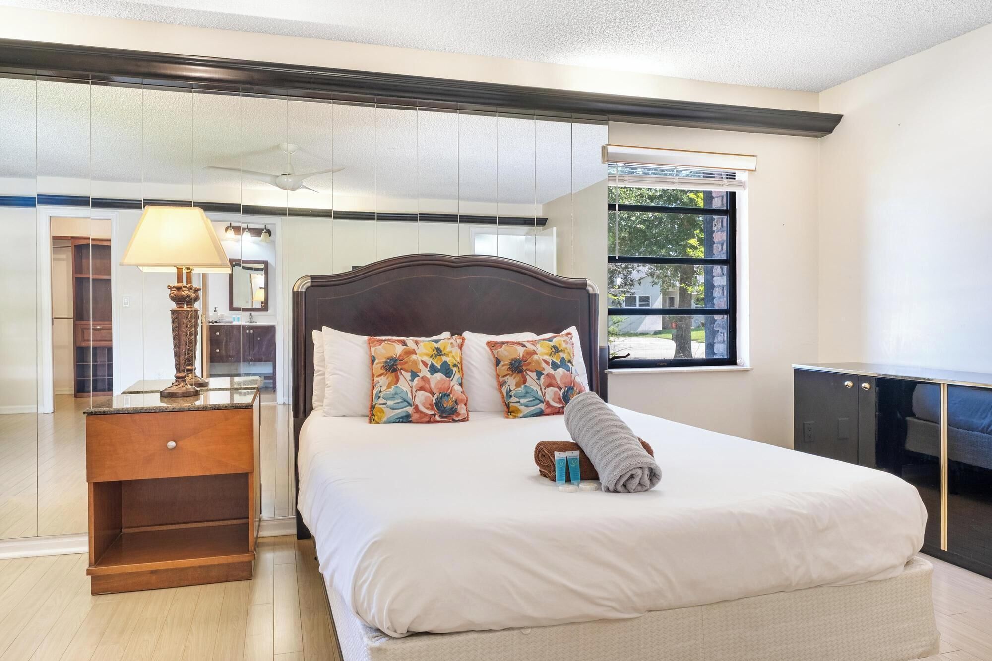 5 bedrooms, WiFi, bed sheets