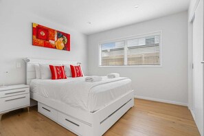 2 bedrooms, iron/ironing board, WiFi, bed sheets - Aiturangi Retreat Whangamata (Whangamata)