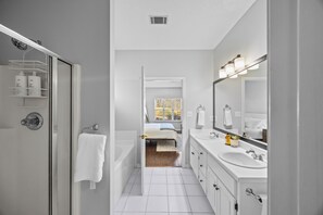 Bathroom - Favor Home- Serene Spacious 3BR Near Augusta National, King Bed, Sleeps 8 (Martinez)