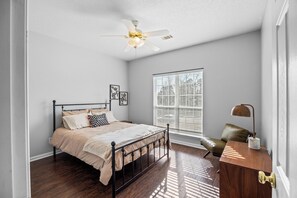 Room - Favor Home- Serene Spacious 3BR Near Augusta National, King Bed, Sleeps 8 (Martinez)