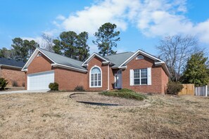 Exterior - Favor Home- Serene Spacious 3BR Near Augusta National, King Bed, Sleeps 8 (Martinez)