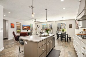 Interior - Town Center 2309, Private Hot Tub, Air Hockey Table, Community Amenities! (Washington)