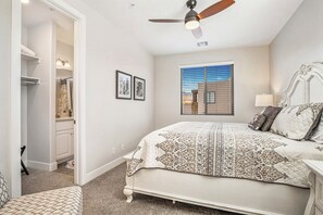 4 bedrooms, iron/ironing board, free WiFi, bed sheets - Town Center 2309, Private Hot Tub, Air Hockey Table, Community Amenities! (Washington)