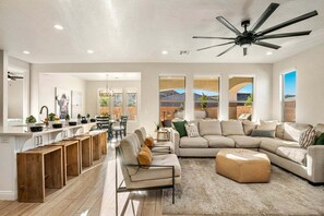 Smart TV, ping pong - Paseos 1366, Ping Pong Table, Basketball Arcade, Private Hot Tub, Community Amenities! (Washington)