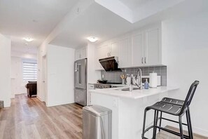 Private kitchen - Downsview Park Luxury Suites (Toronto)