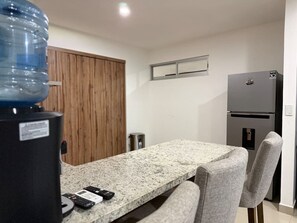 Interior - A una calle de la playa con alberca en roof By GPS (Mazatlán)