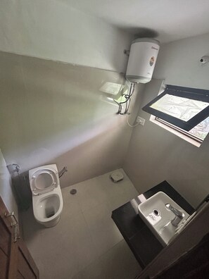 Executive Room | Bilik Mandi | Pancuran mandi, hulu semburan mandi hujan, tuala disediakan, sabun 