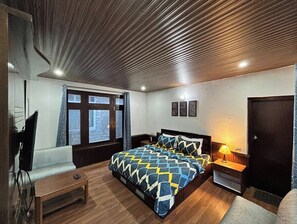 Deluxe Double Room - Hotel Devidyar (Manali)