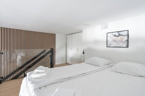 Apartment, 1 Queen Bed with Sofa bed | Iron/ironing board, free WiFi, bed sheets