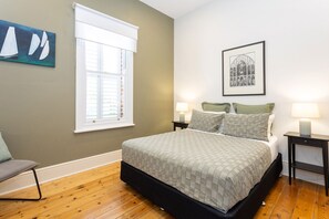 Iron/ironing board, WiFi, bed sheets