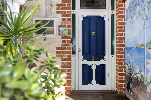 Blue Door on Douglas - Fremantle Heritage Cottage