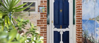 Blue Door on Douglas - Fremantle Heritage Cottage