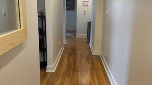 Interior - Charming 2-bedroom apartment with AC in vibrant Detroit (Detroit)