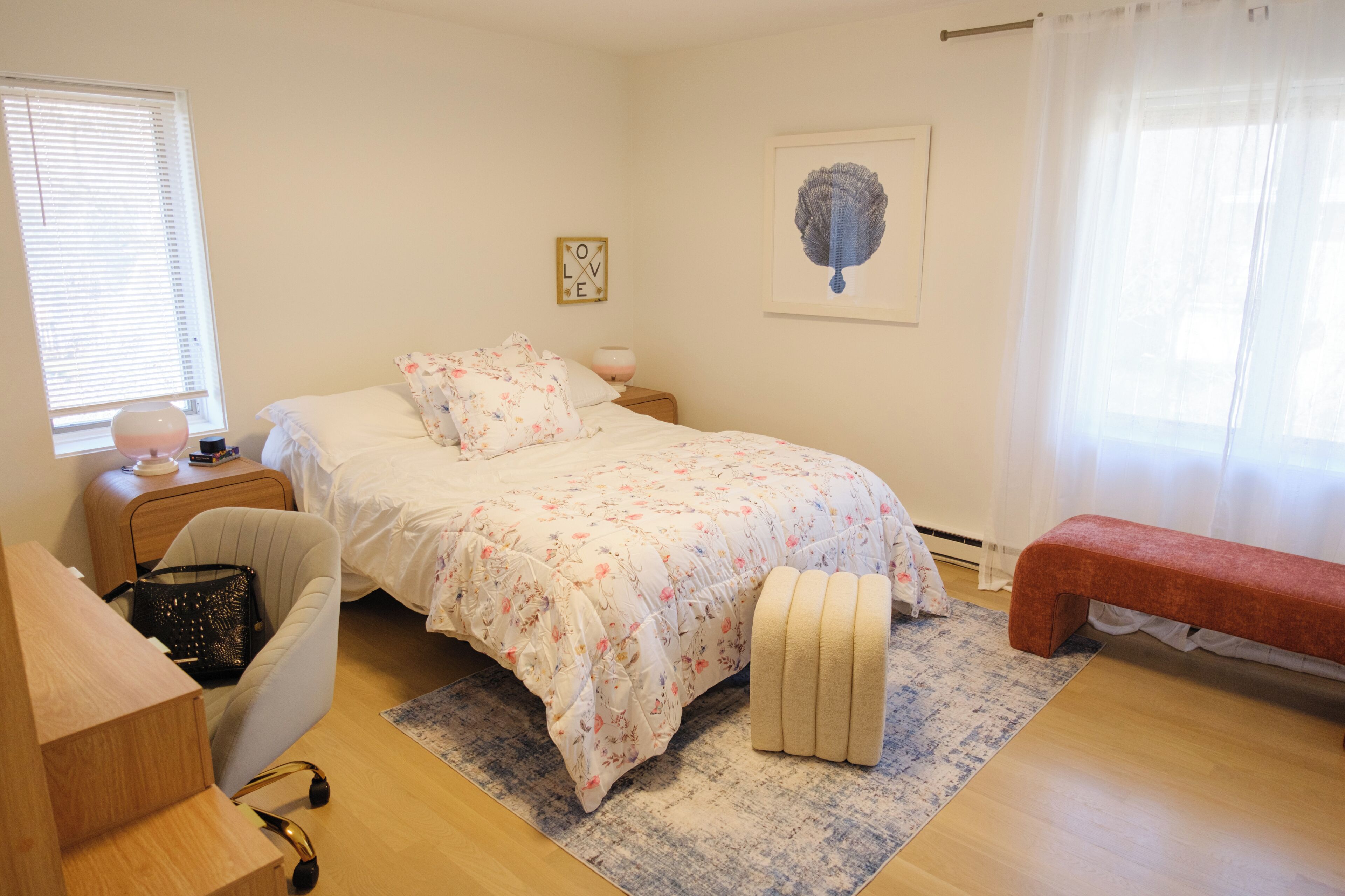2 bedrooms, internet, bed sheets