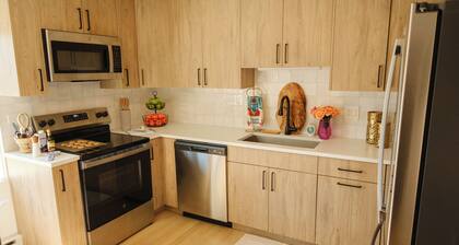 Beautiful 2-bedroom apartment Highland Park - Luxury Finishes