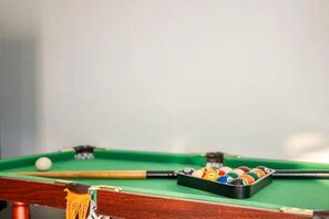Games room - Water Views Hotel Suite (Toronto)