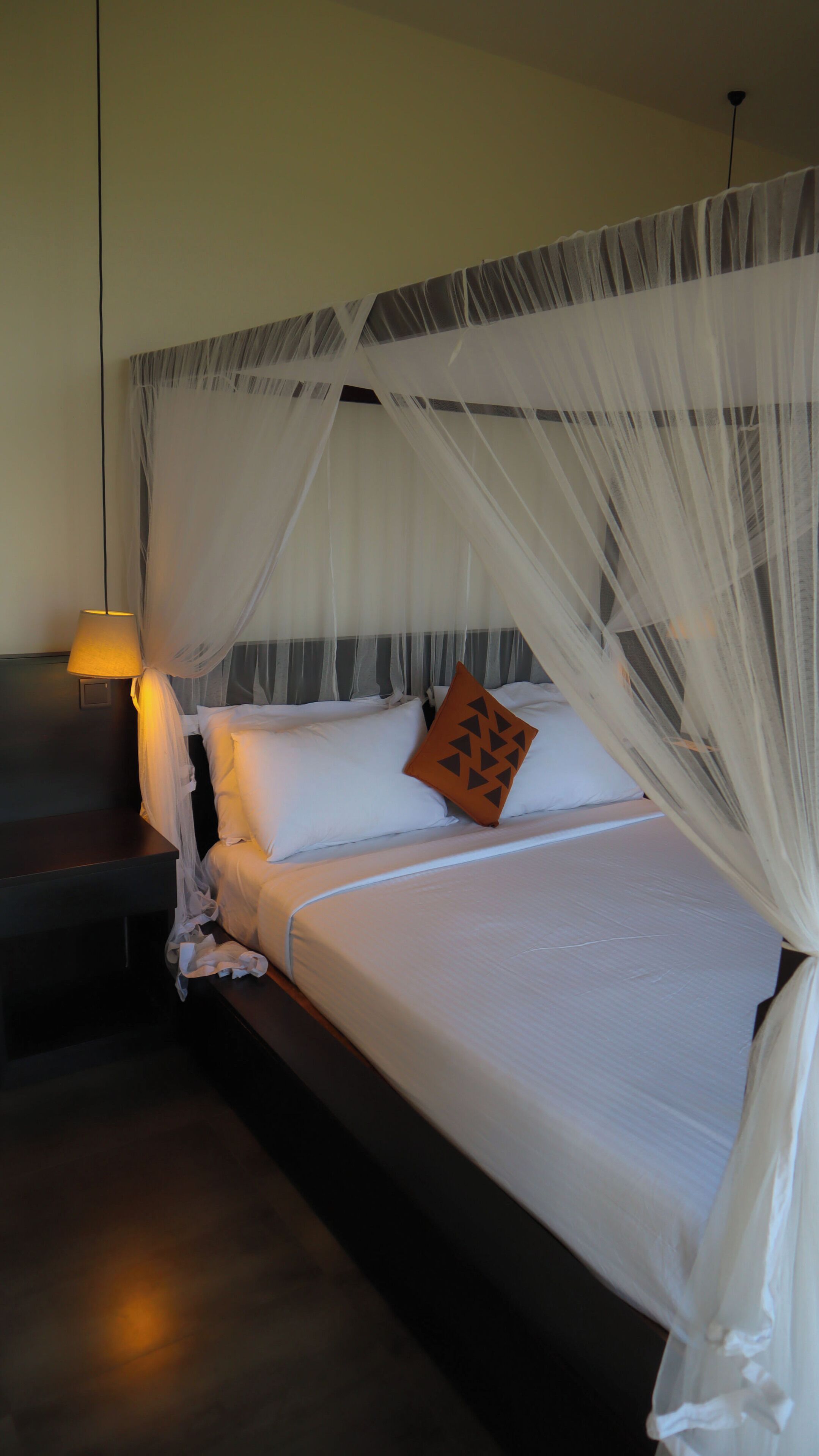 5 bedrooms, iron/ironing board, WiFi, bed sheets