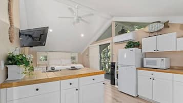 Fridge, microwave, coffee/tea maker, toaster