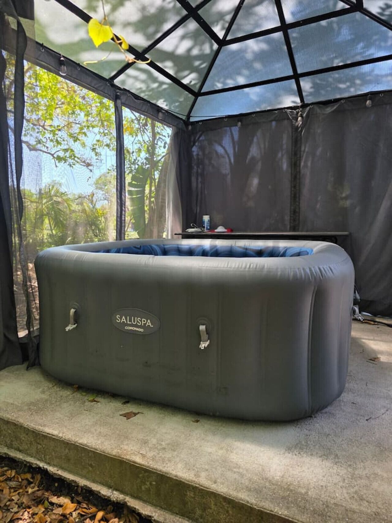 Indoor spa tub