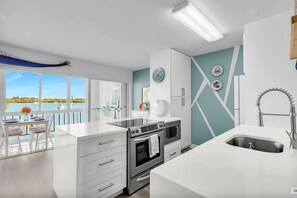 Fridge, microwave, oven, stovetop - Oceanview Condo w/ Pool + Direct Beach Access (Marathon)