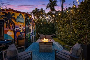Property grounds - Spanish-Style Modern Home | Heated Pool + Hot Tub (Miami)