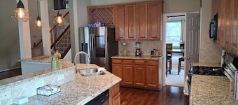 Lake Houston Retreat | Walk to Lake + Golf | 4BR
