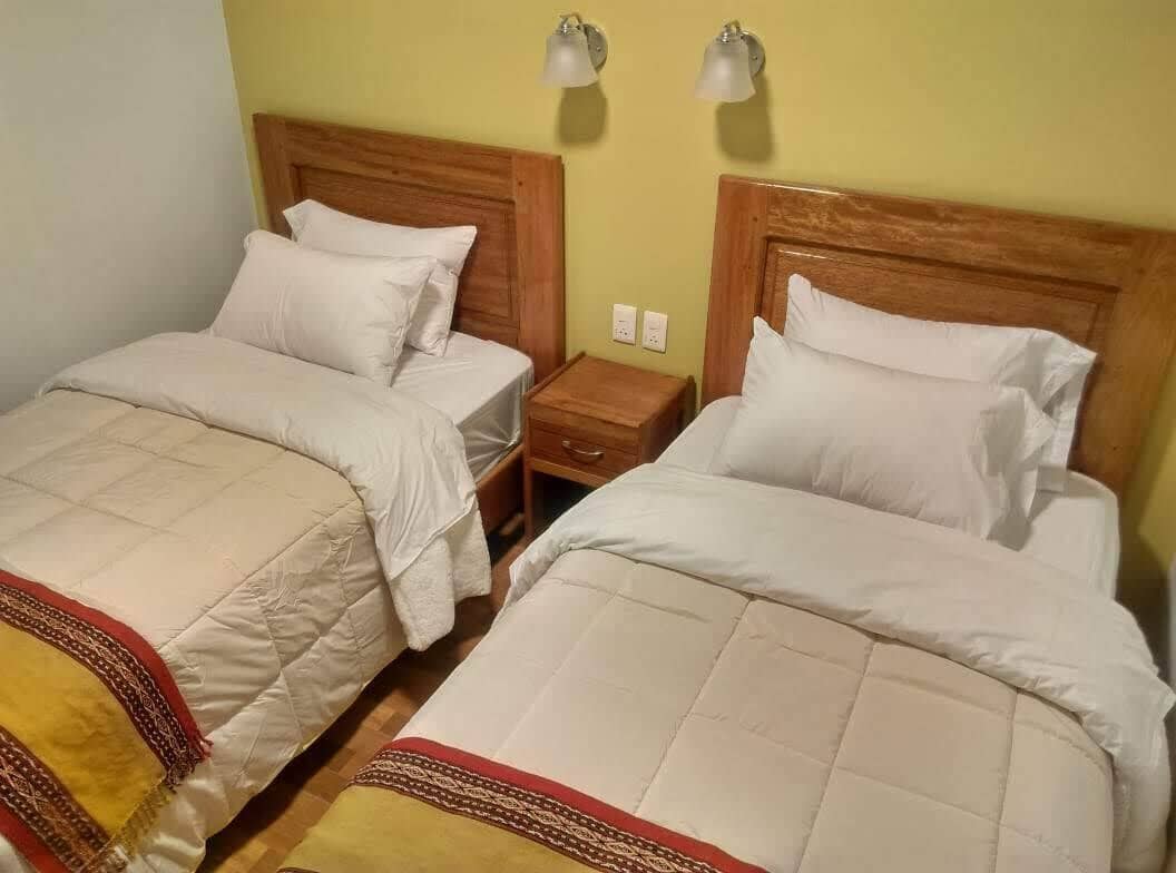 Espacio para trabajar con laptop y wifi gratis 