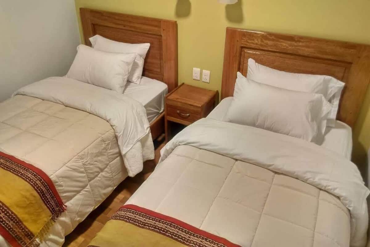 Basic Twin Room | Laptop workspace, WiFi (free)