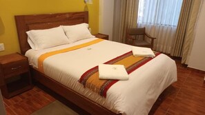 Laptop workspace, free WiFi - Machu Picchu Picos House (Machu Picchu)