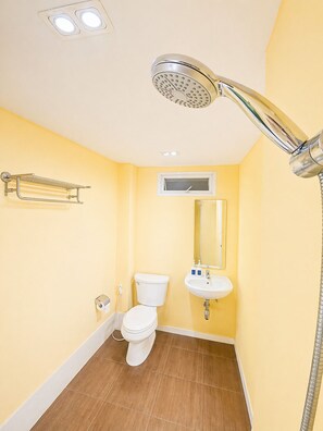 Bathroom - Au Bon Hostel (Krung Thep Maha Nakhon)