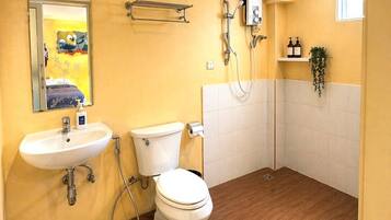 Deluxe Twin Room | Bathroom